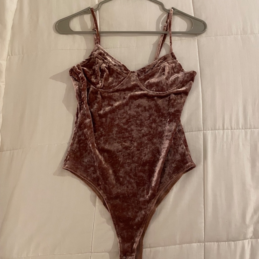 Forever 21 Blush Pink Crushed Velvet Bodysuit (Size Medium)